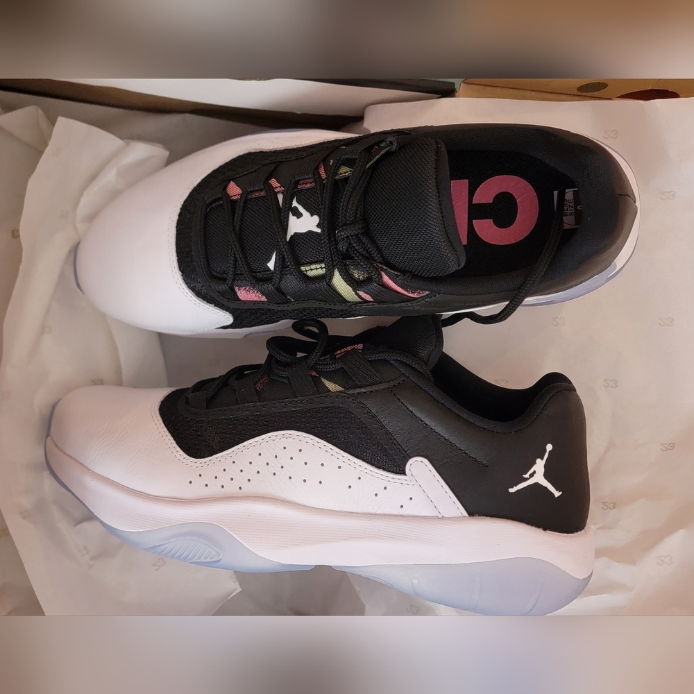 Air Jordan 11 CMFT LOW